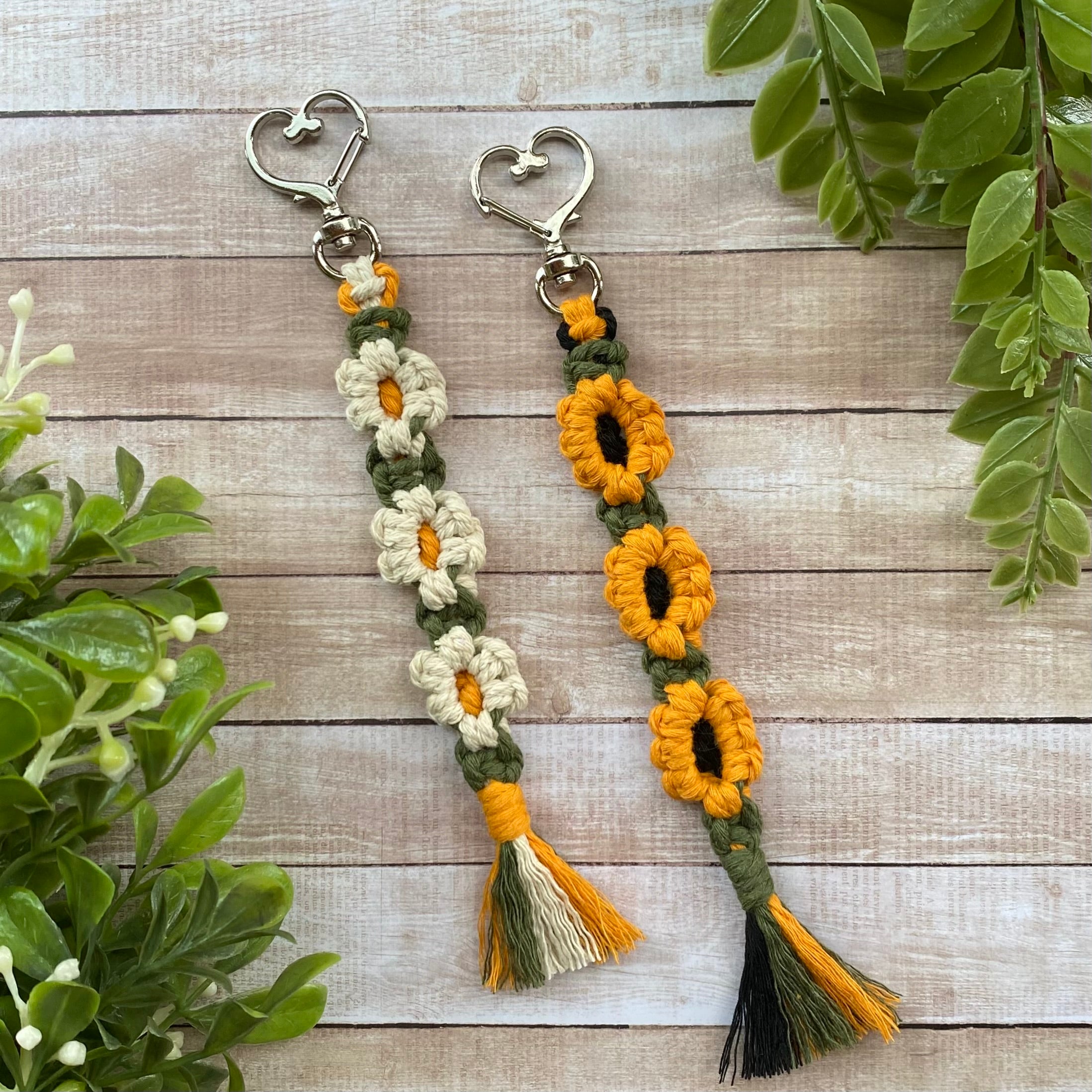 Green Leaf Macrame Keychain, Projects